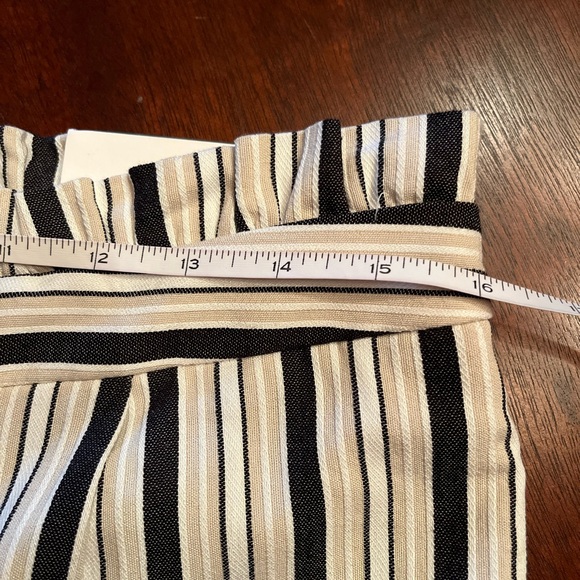 Express NEW ankle, high rise, ruffled waist, 10R pant - Picture 9 of 16